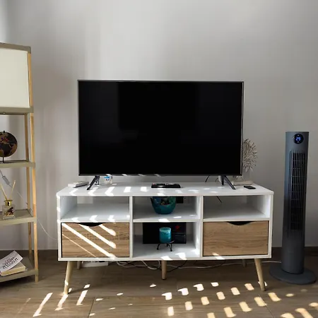 Nomad's Nest - Quiet Flat With Terrace Apartamento