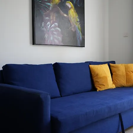 Nomad's Nest - Quiet Flat With Terrace Apartment