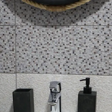 Nomad's Nest - Quiet Flat With Terrace