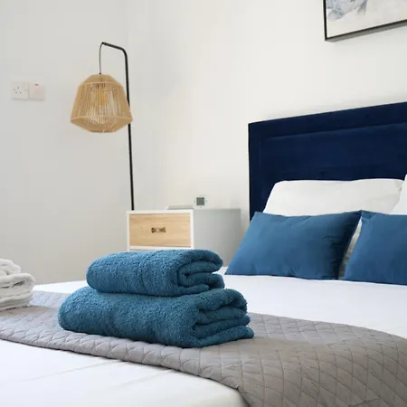 Nomad's Nest - Quiet Flat With Terrace Apartment *